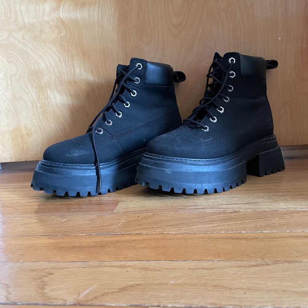 Platform Timberland boots, size 5.5